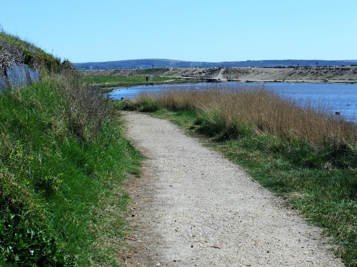 The Hideaway - Luxury Self Catering Coastal Apartment With Private Entrance & Key Box Entry Just A Few Minutes Walk To The Beach, Solent Way Walk, Shops And Many Eateries & Bars - Free Off Road Parking,Full Kitchen, Lounge,Bedroom , Bathroom & Wi-Fi Lymington Exteriér fotografie